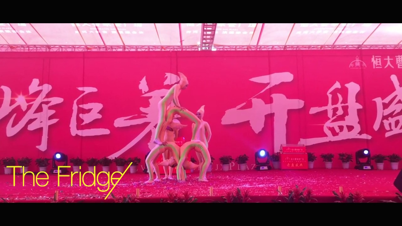 Chinese Modelling Acrobats