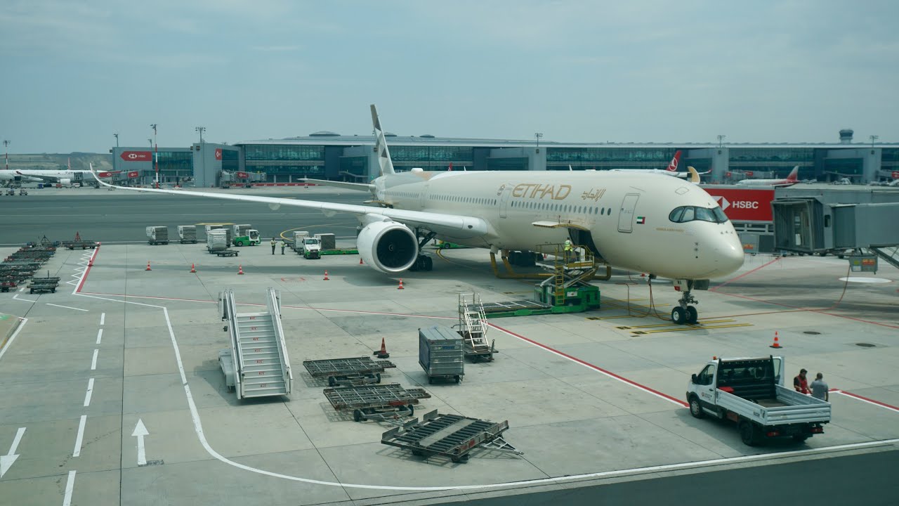 🇹🇷🇦🇪 My First A350-1000 Flight GONE WRONG! Etihad Flight Experience: EY96 Istanbul → Abu Dhabi