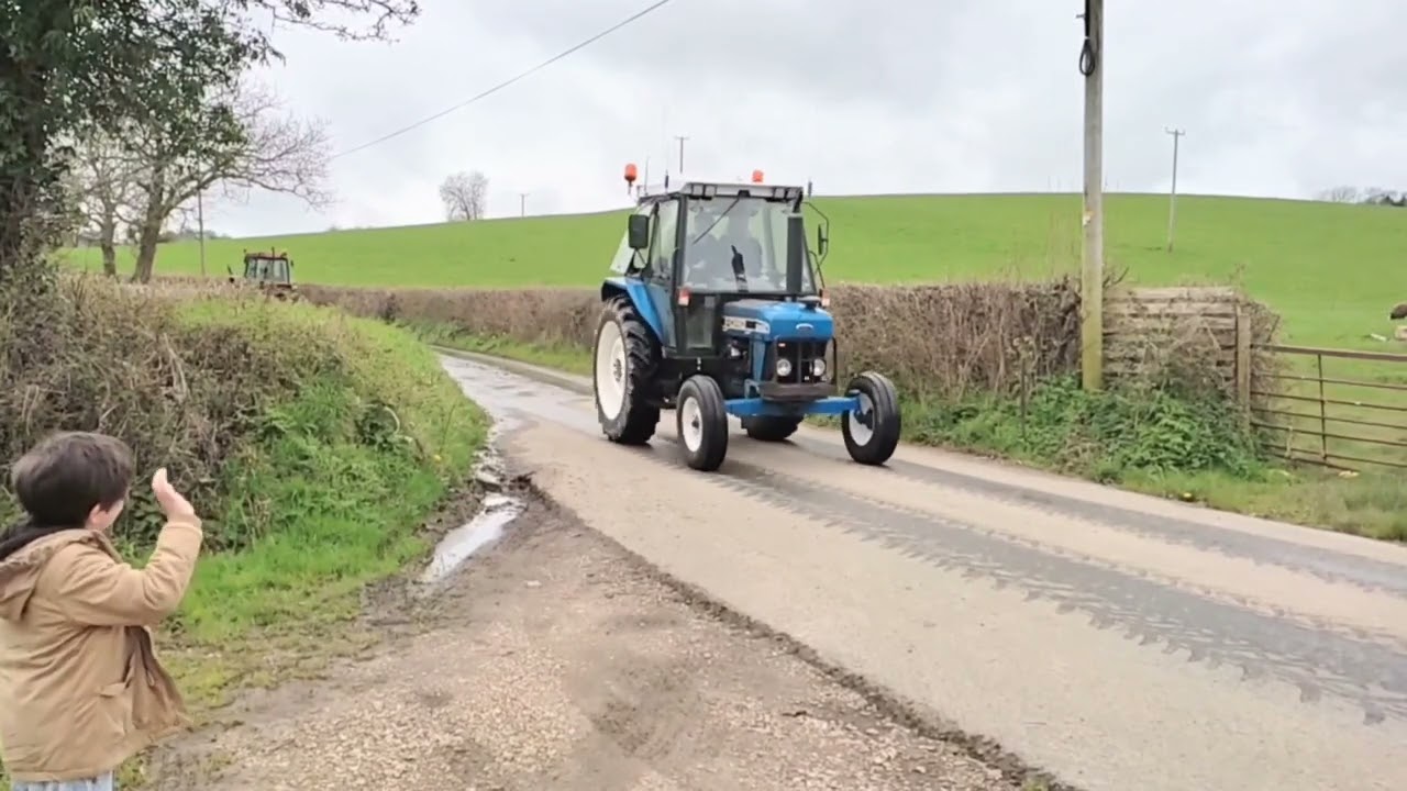 Tractors down the road #farmlife #tractor #tractorrun #backbritishfarming #countryside #farminguk