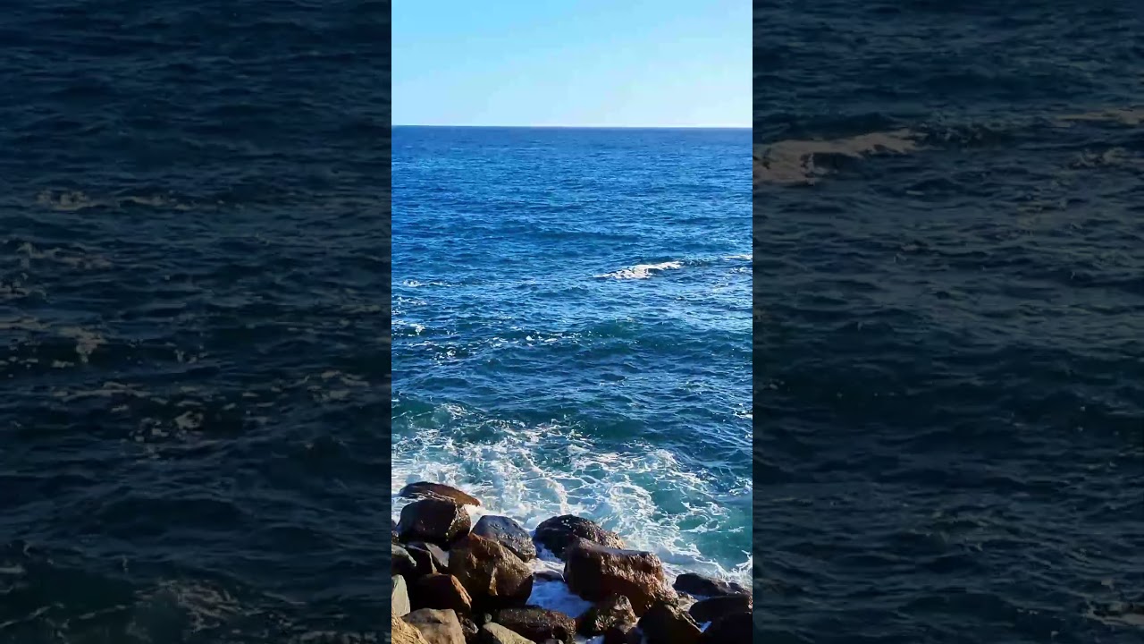 Вічний танець хвиль і каміння 🌊