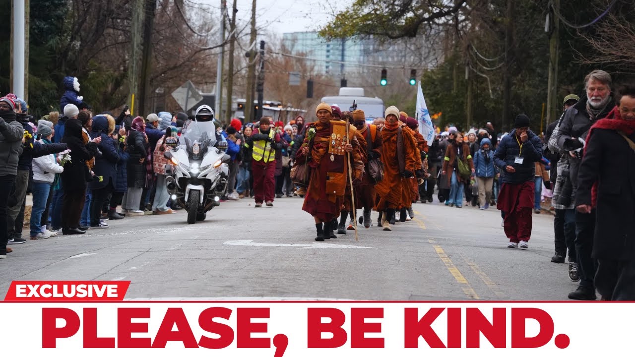 Тихая прогулка во имя мира, которая просто призывает нас быть добрыми.