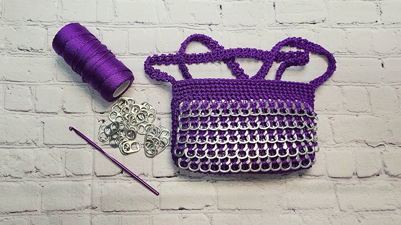 Tejiendo una elegante CARTERA con anillas de lata y hilo nylon.