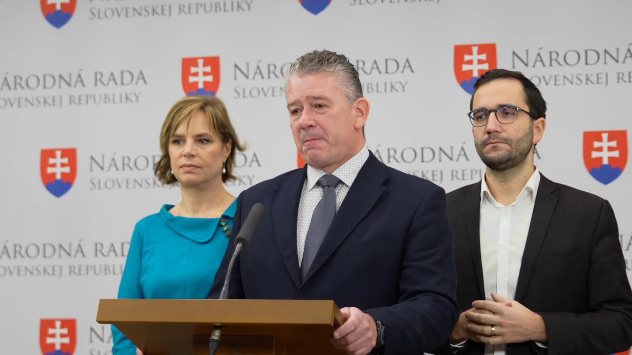 Etický kódex: Koaliční poslanci by neprešli vlastným sitom a balili by kufre
