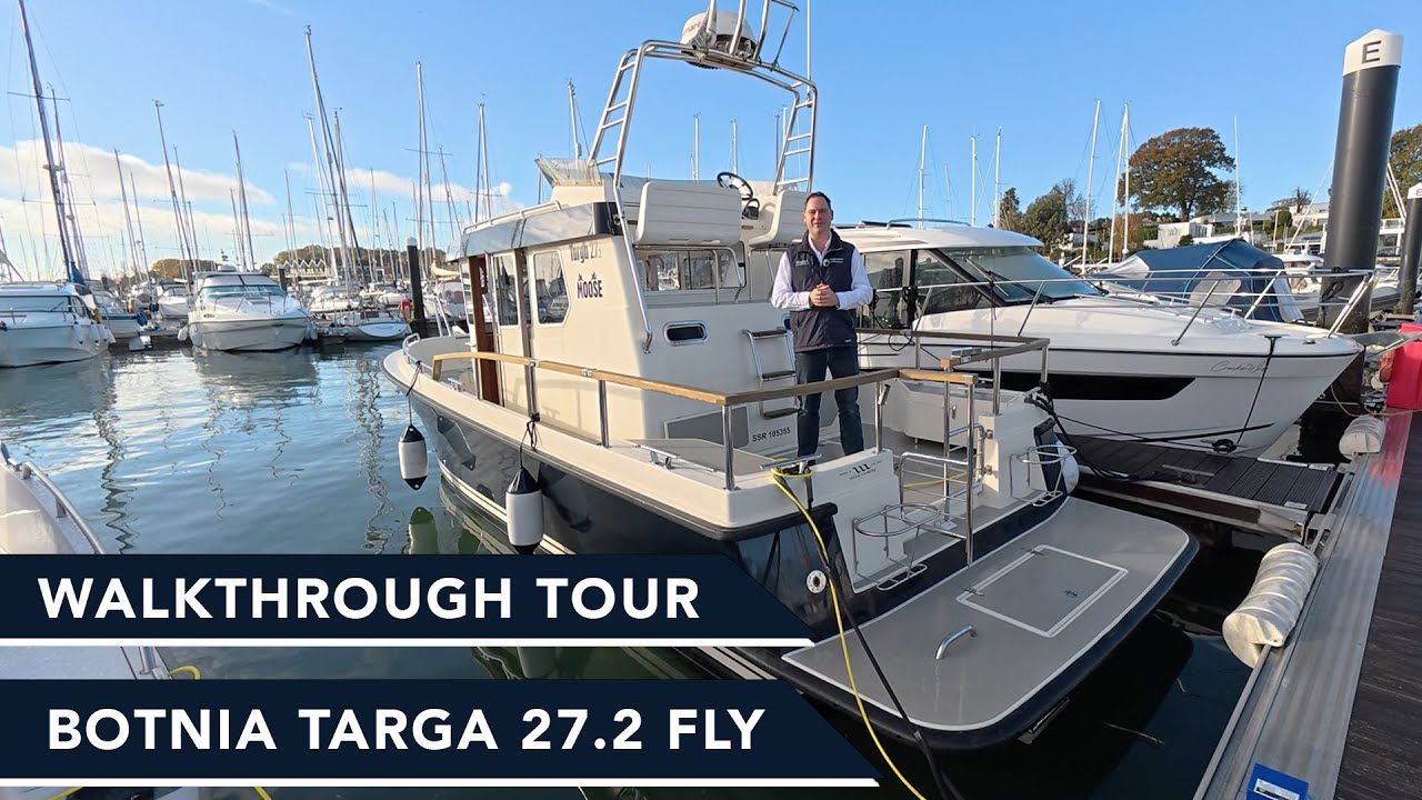 Обзорная экскурсия на яхте Botnia Targa 27.2 с мотором D6 440 л.с. — всепогодный флайбридж