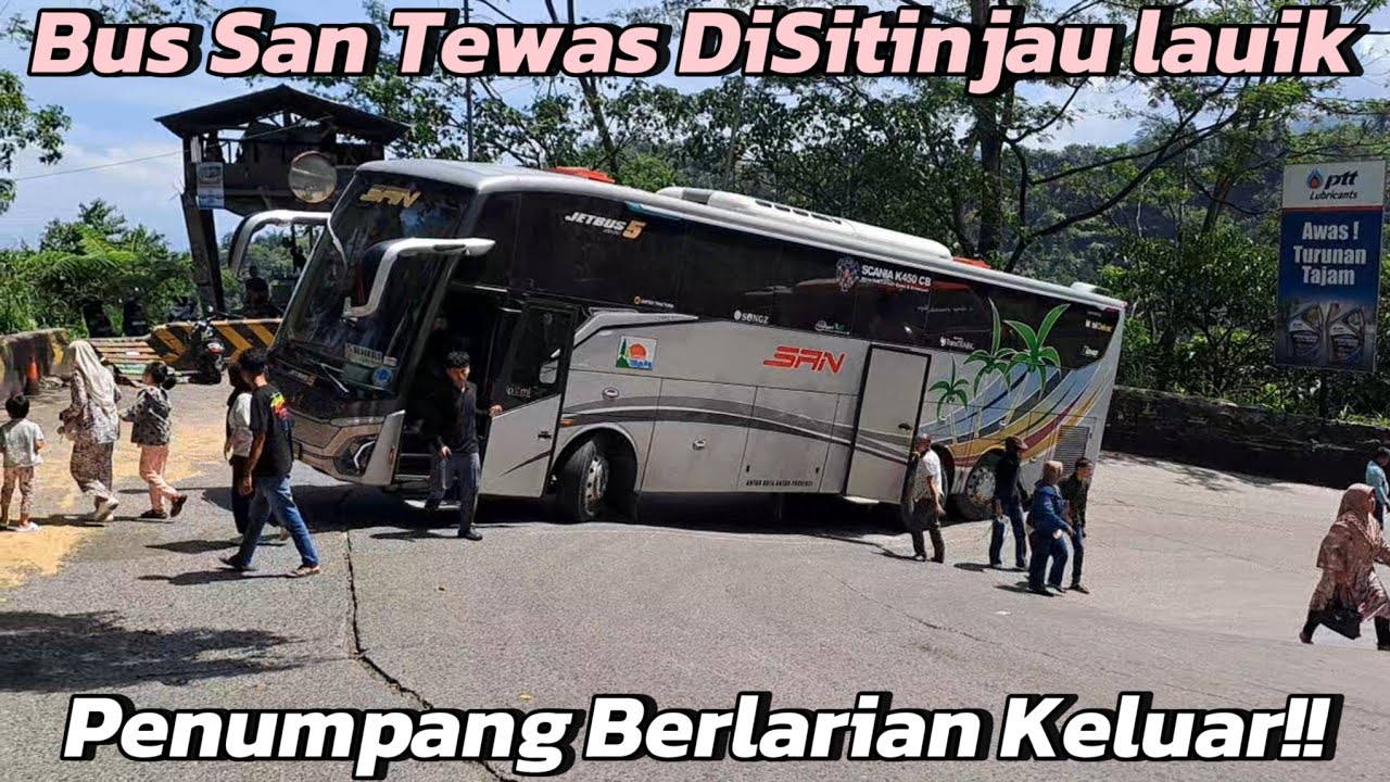 ASLI BIKIN JANTUNGAN,TEREKAM JELAS DETIK DETIK BUS SAN T3W4S DI SITINJAU LAUIK,PENUMPANG BERHAMBURAN