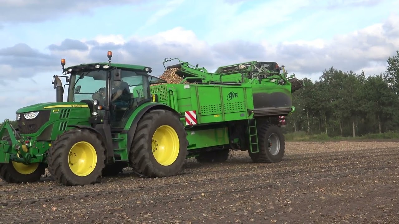 UIEN OPRAPEN MET EEN JOHN DEERE 6125 R AVR SPIRIT 6200