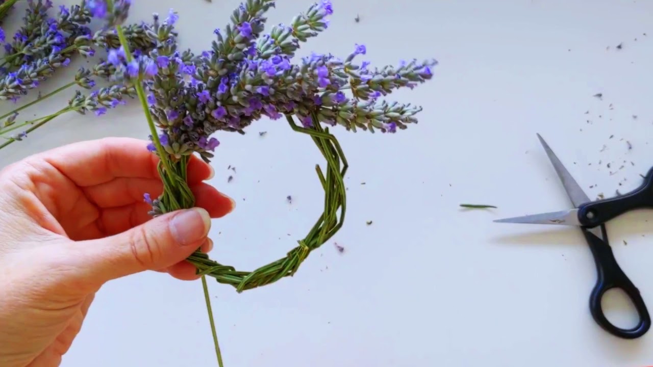Lavender Wreath - Cómo hacer una pequeña corona con flores de lavanda