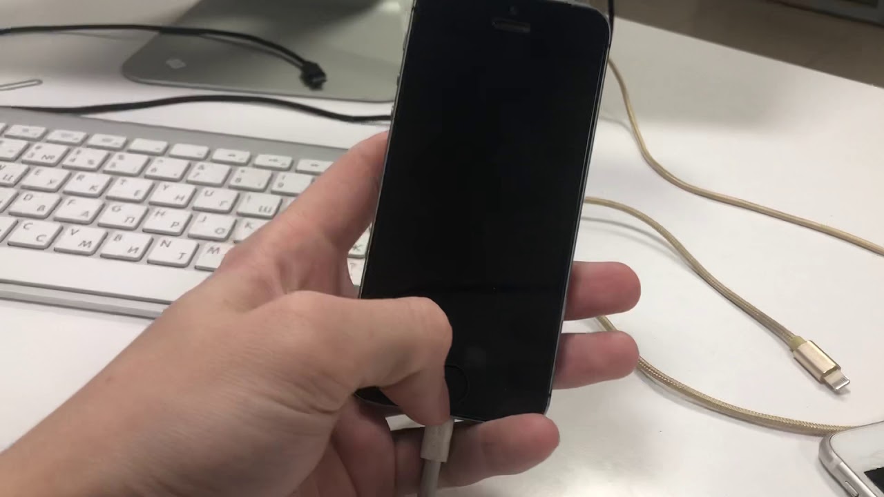 iPhone завис на шнурке iTunes Что делать?