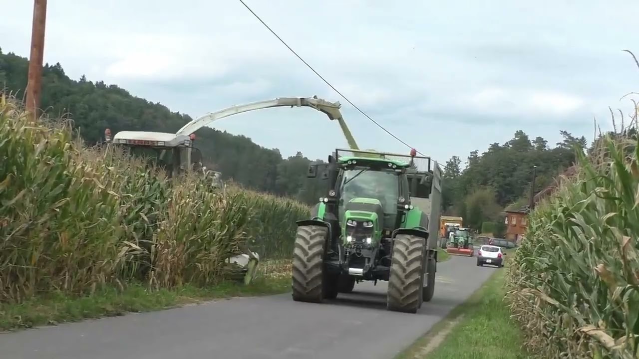 Silieren im Herbst Maisernte Steht an Mit Claas Jaguar 900 und Deutz Traktor und Fliegel Abschieber