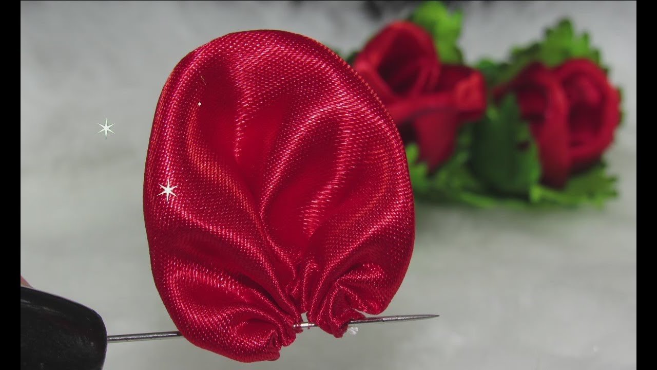 🌹😍RÁPIDO BOTÃO DE ROSA COM FOLHAGEM-KANZASHI!!FITA DE CETIM!!LINDO, LINDO!!FÁCIL!!🌹😍😍