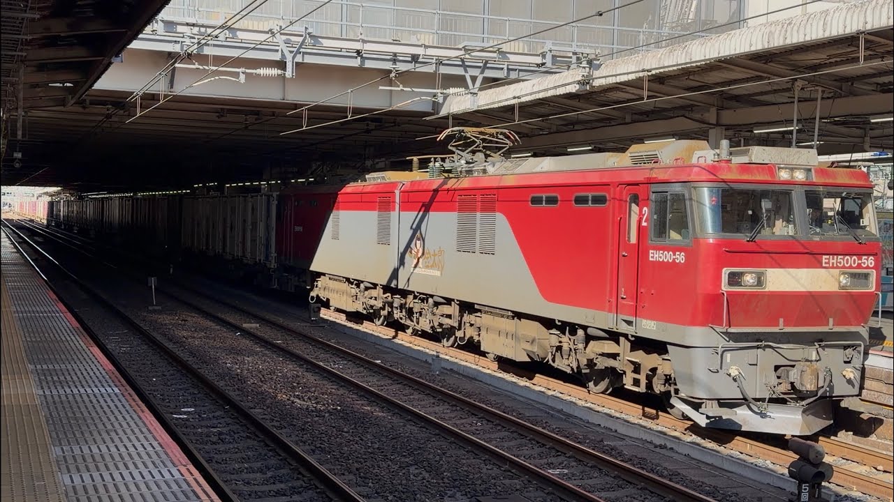 【4K高画質】【約２時間５分遅れで臨時停車！】JR貨物EH500形56号機〔仙貨〕＋コキ20両がブロワー起動し警笛鳴らし大宮駅4番線を発車！（3086レ・仙貨A128・コンテナ輸送）2026.1.14