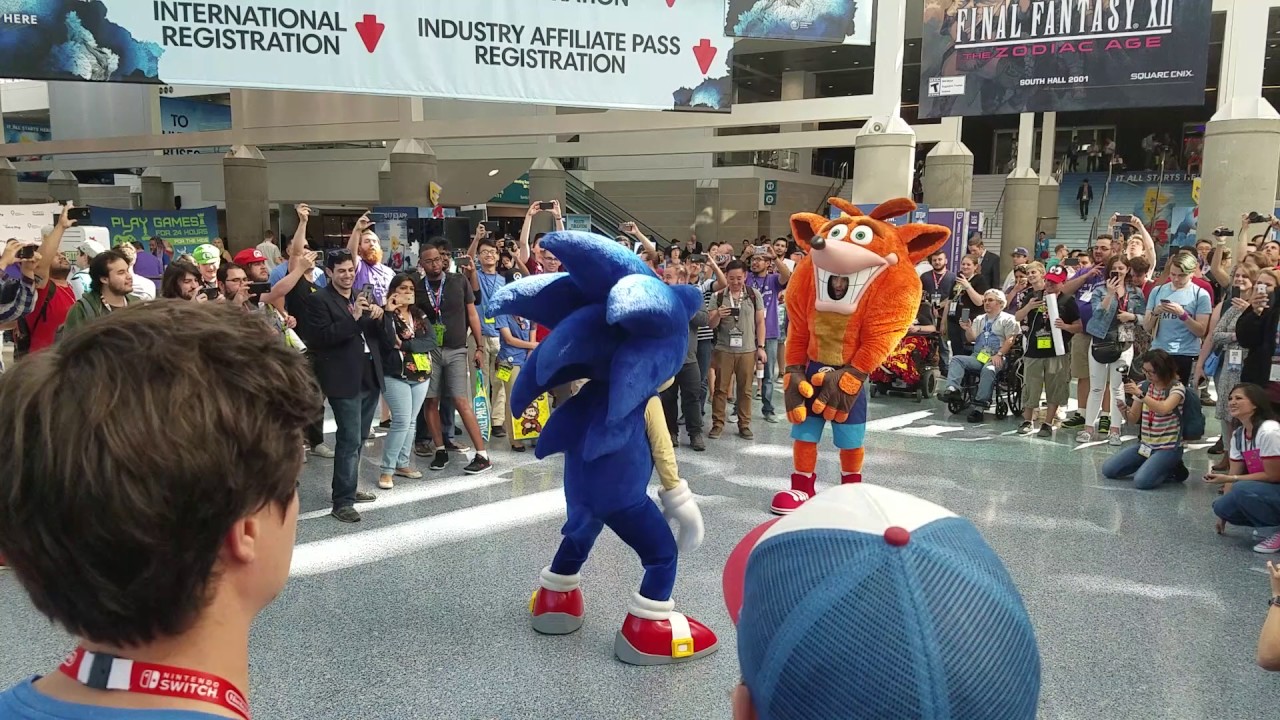 DANCE OFF!! Sonic the Hedgehog vs. Crash Bandicoot at E3 2017