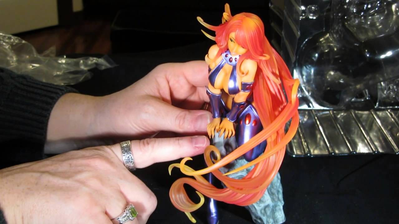 Unboxing DC Comics Starfire Bishoujo by Kotobukiya