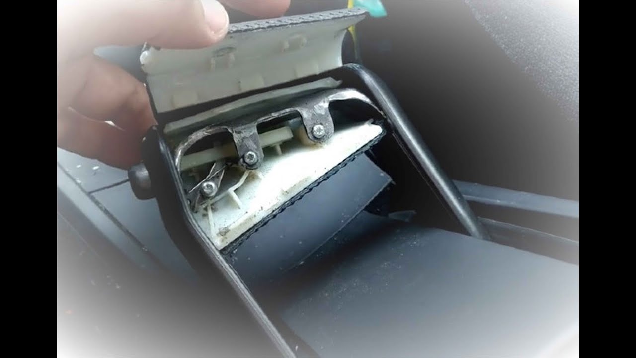 SUBSTITUINDO O PLASTICO DO FREIO DE MÃO DA RENAULT MEGANE
