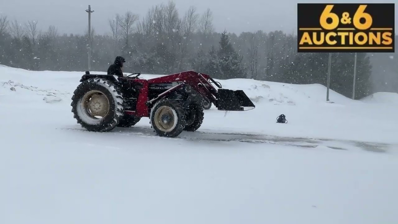 Universal 530 Tractor With Loader