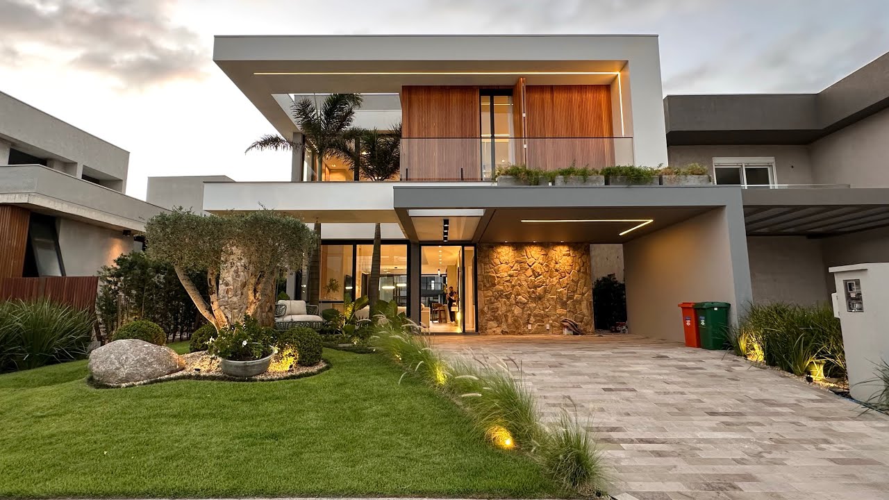 CASA BEIRA LAGO COM 5 SUÍTES E ACESSO A LAGOA, SOFISTICADA E MODERNA A VENDA NO CAPÃO ILHAS RESORT!
