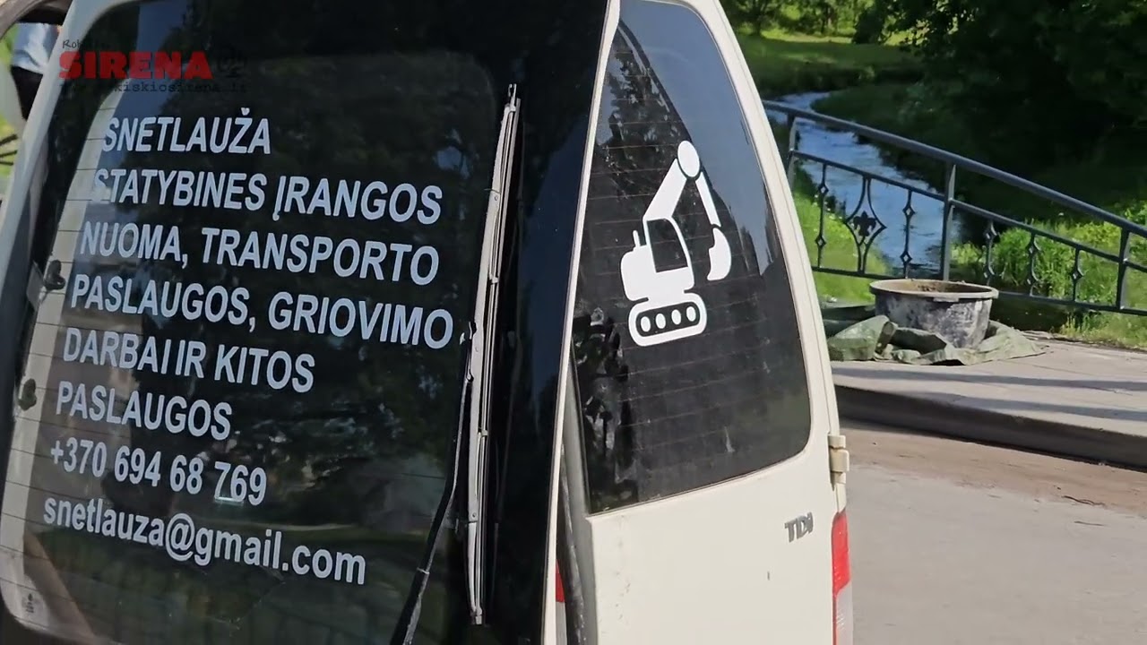 Ant tiltelio per Laukupės upelį Pandėlio g. statomi nauji turėklai