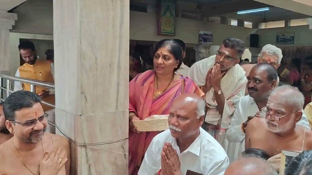 காஞ்சி சங்கரமடத்தில் குருவாரத்தில் ஆச்சார்யா ஸ்வாமிகள் ஆசி kanchi sankaramadathil guruvara bujai