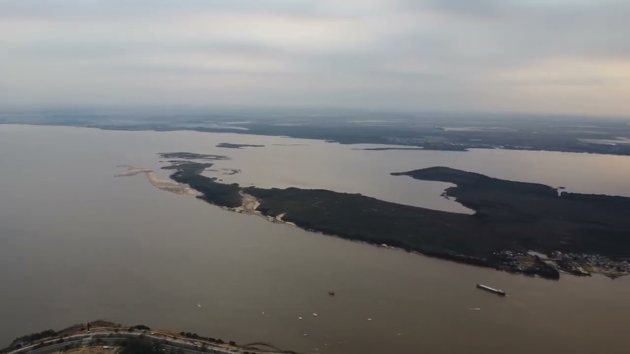 v&ocirc;o de drone a 650 metros de altura no centro de porto alegre