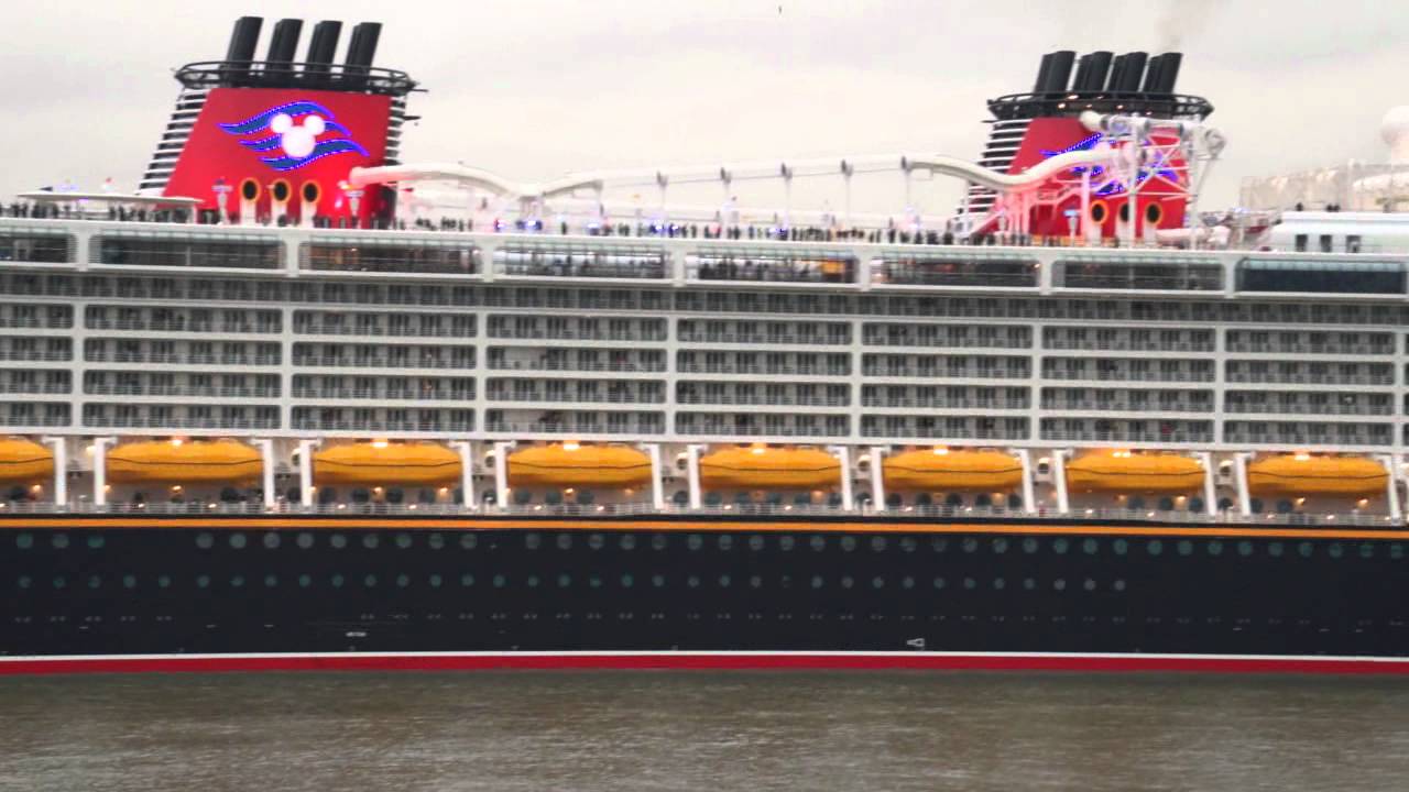 Disney Fantasy leaving New York