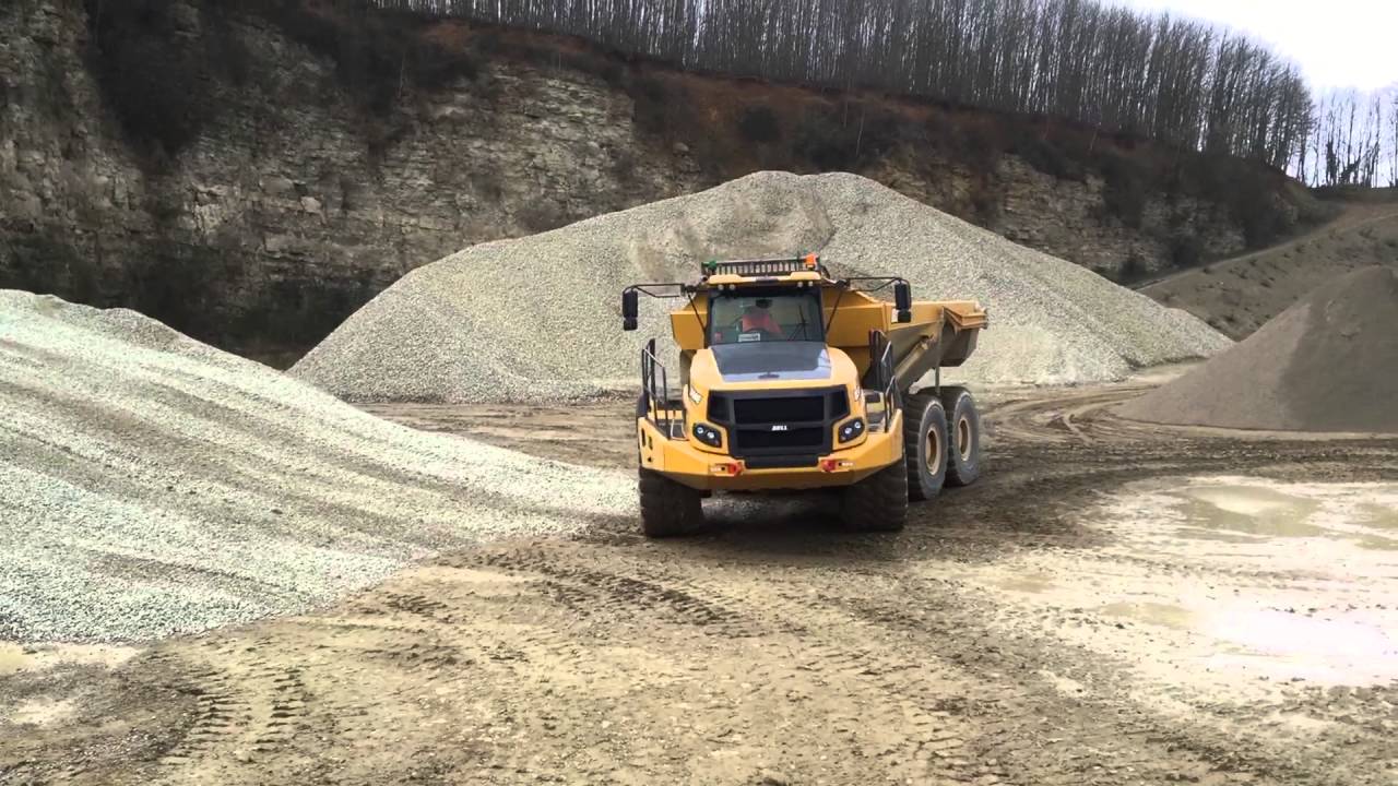 Bell B50e dump truck