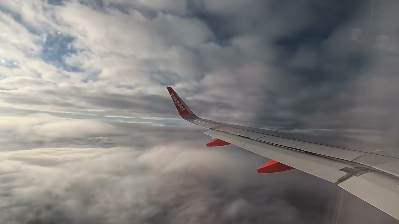 easyJet A320 Cloudy Approach into Paris - Charles de Gaulle!