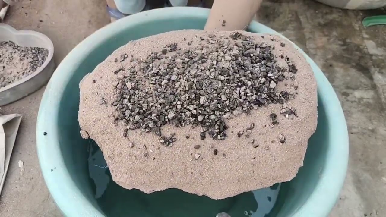 Asmr -  yummy red dirt with choco chips dry and water 💦 crumbling
