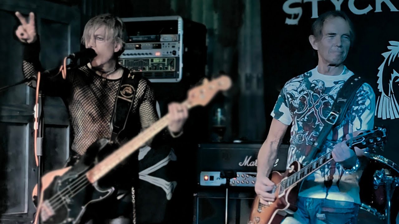 Styckleback-These Boots Are Made For Walking, Nancy Sinatra. Jasper's BAR, Pont. Yorkshire Rock UK