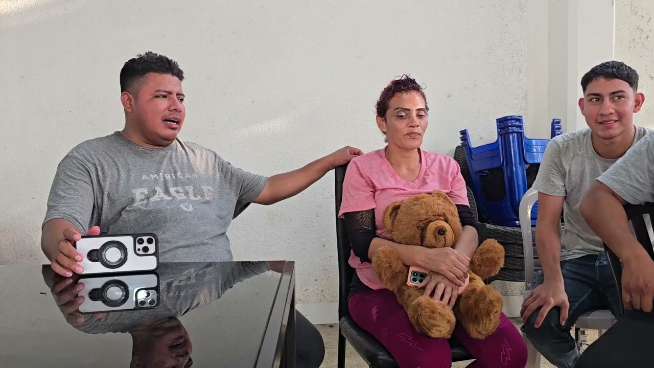 Mr. Charlie habló seriamente con yovana/ ya no va a ayudarle para ponerse sus dientes