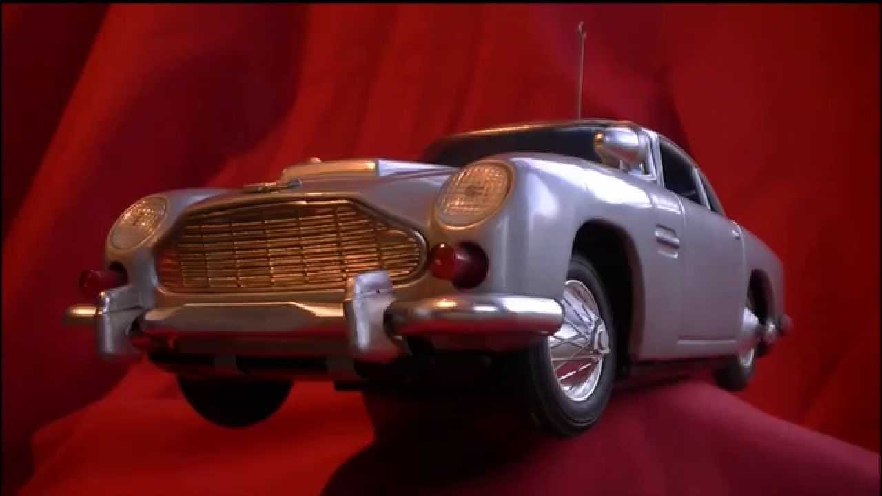 JAMES BOND Gilbert Aston Martin TIN PLATE toy Battery operated
