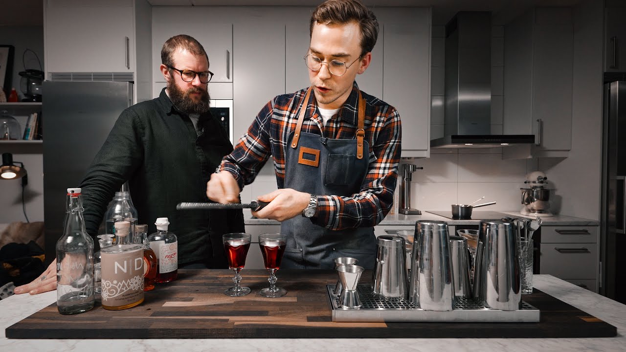 Blandar Drinkar På Årets Godaste Glögg. Men Blir Det Verkligen Gott?!?!?