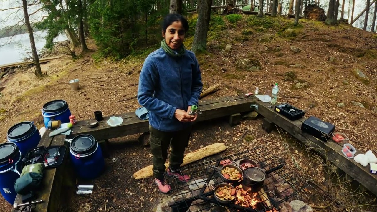 Zu zweit auf einer schwedischen Insel: Kanu-Tour & Bushcraft bei 0 Grad