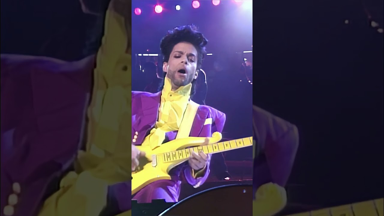 A virtuoso at work! 💜🎸 