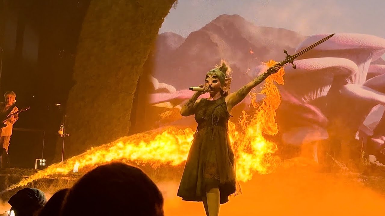 BATTLE OF THE LARYNX - Melanie Martinez: The Trilogy Tour 2024 [LIVE]