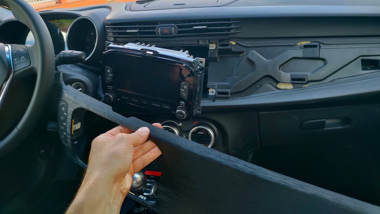 [Tutorial] Smontare autoradio + codice sblocco antifurto radio Alfa Romeo Giulietta (Uconnect 6,5