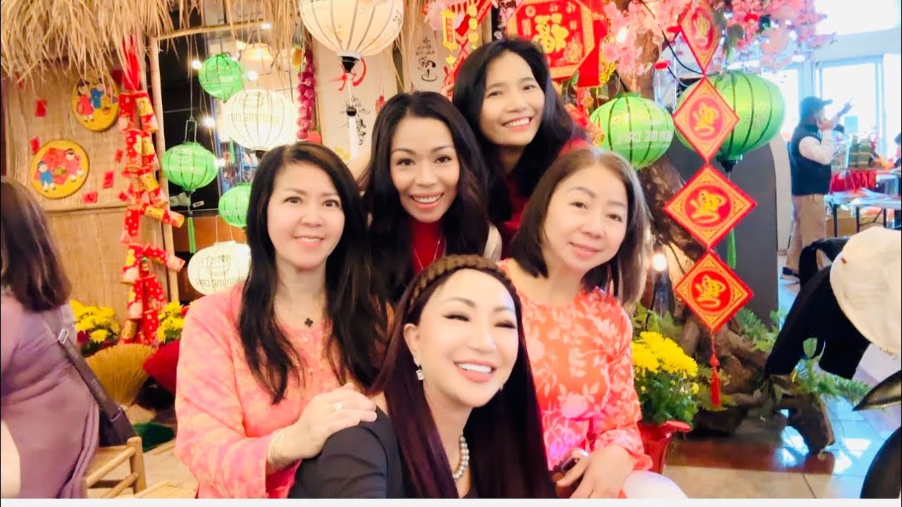NGÀY 30 TẾT Ở SAN JOSE CALIFORNIA TRỜI MƯA TẦM TÃ BÀ CON NGƯỜI VIỆT NHỘN NHỊP ĐÓN NĂM MỚI.
