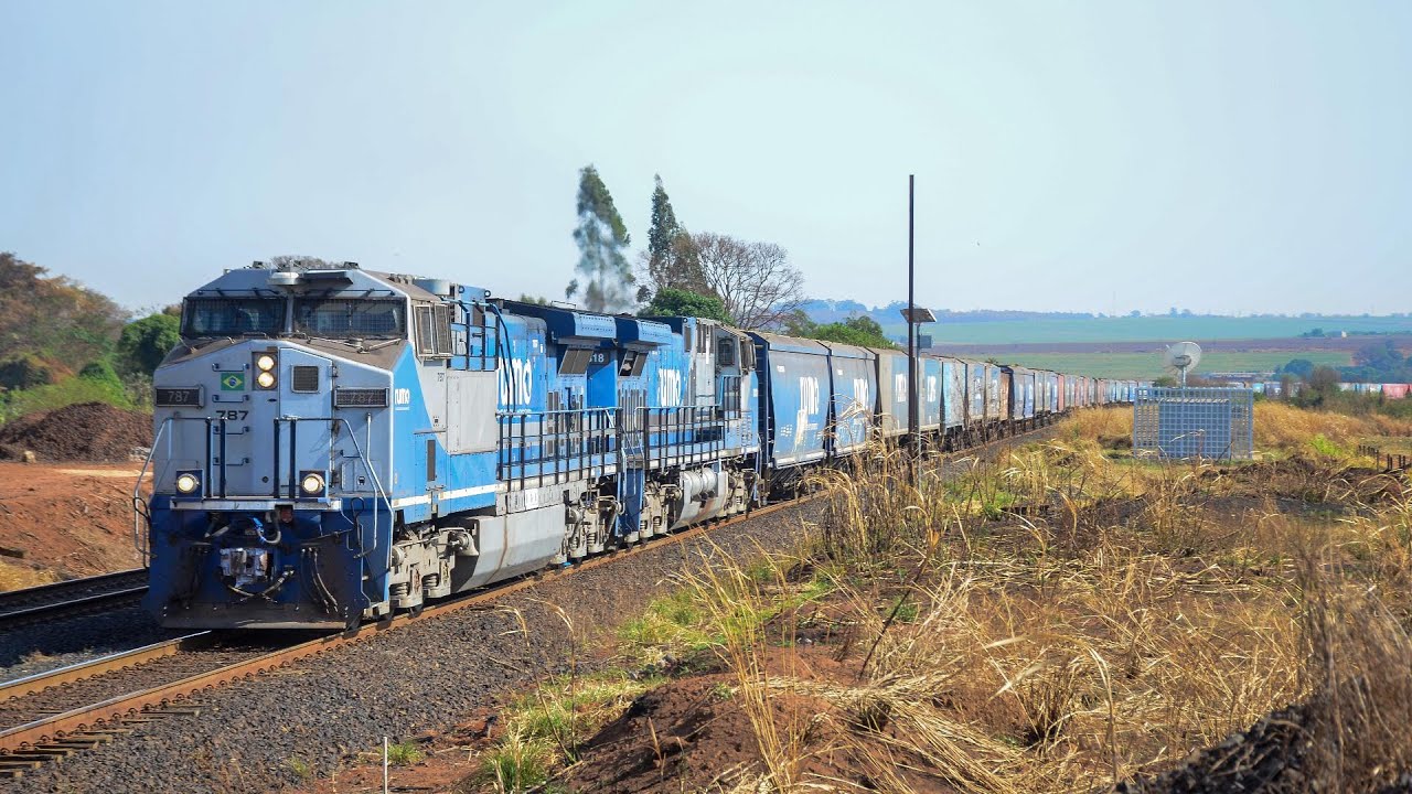 Não é todo dia! Trem carregado da Rumo em formação diferente