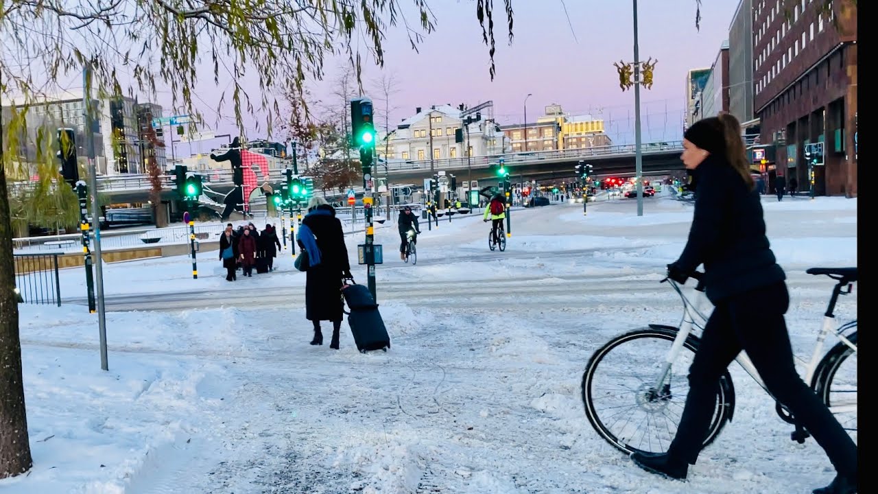 Stockholm Walks: Tegelbacken. Central city in the morning