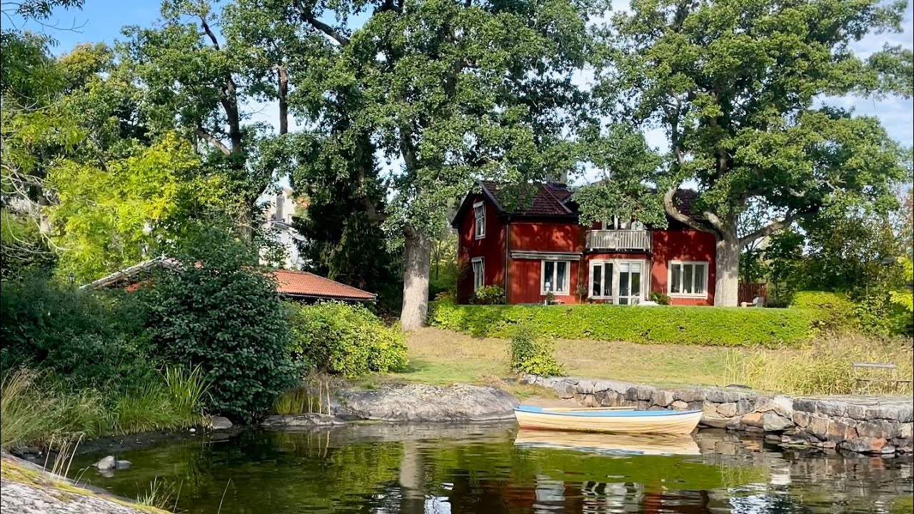 Stockholm Walks: Saltsjö-Duvnäs. Beautiful area,  exclusive houses. Strandpromenaden - Kristinavägen