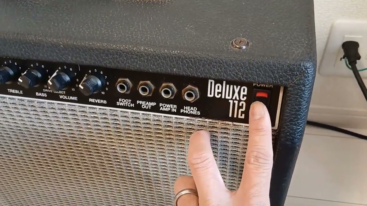 Defective  fender deluxe 112