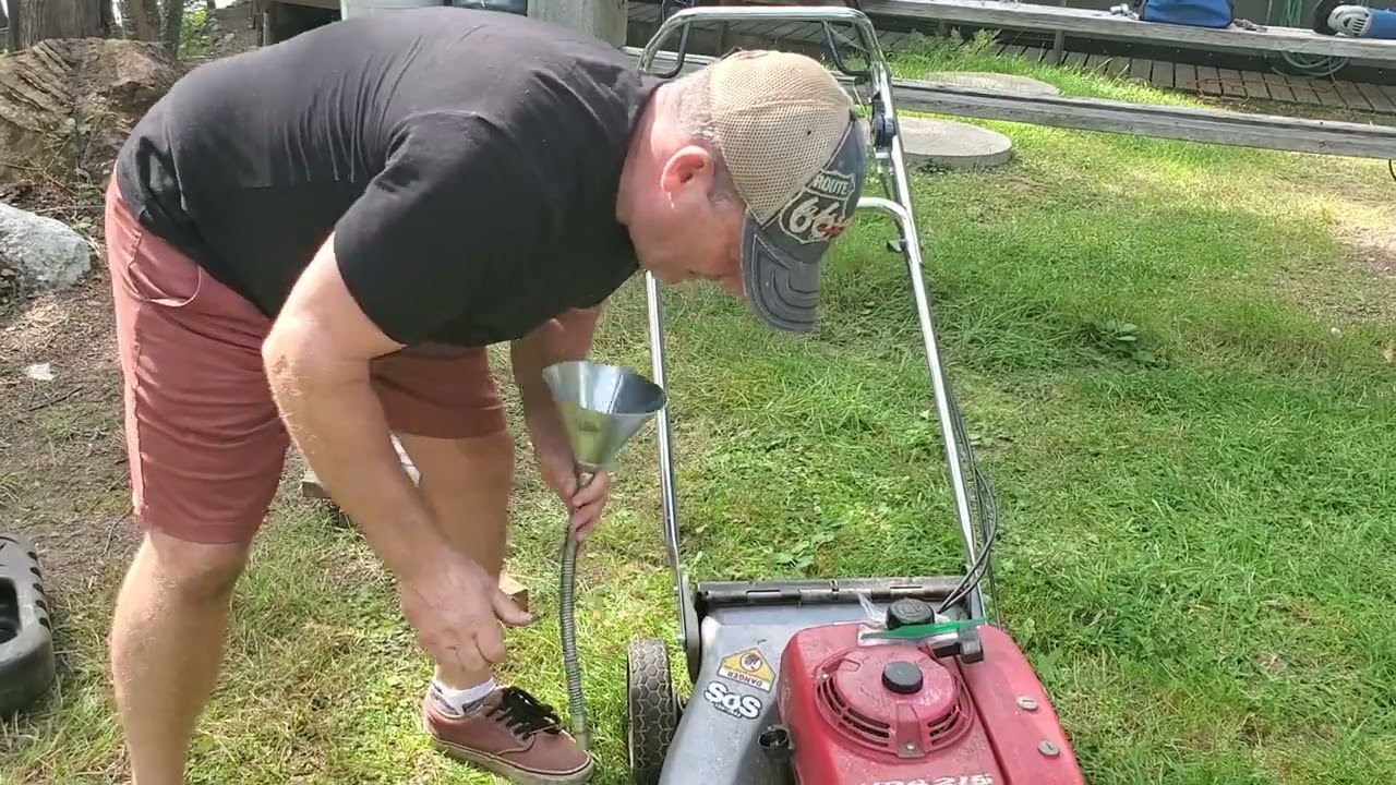How to change lawnmower oil without a drain plug! #diy #change #maintenance #lawnmower #changeoil