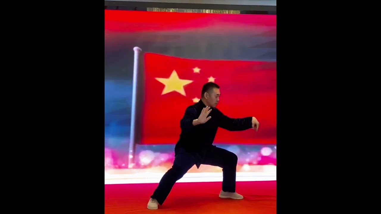 观师父拳架，中正安舒，松沉自然，一招一式皆是传承，一言一行皆为榜样。 #陈式太极拳 #正中和太极健道学堂 #传承中华武术精神#TaiChi 
