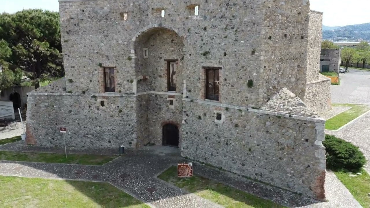 Drone Tour a Corigliano - Rossano: L’Angelo del Mare e Torre Sant’Angelo dall’Alto