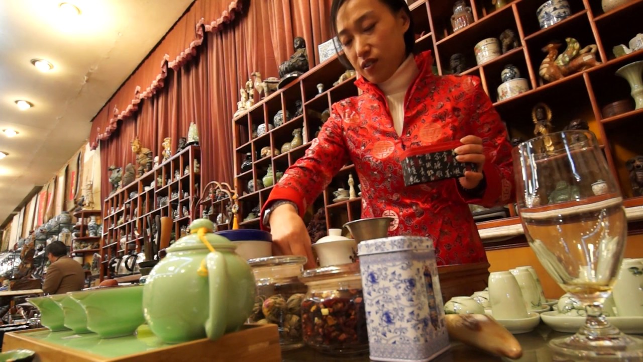 Tea ceremony at Qing Shan Ju Tea House