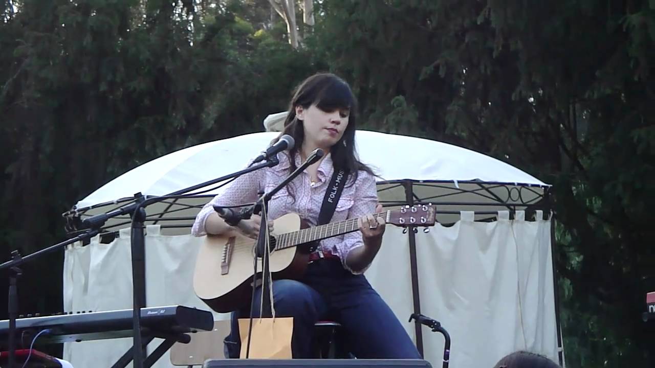 Javiera Mena (Jard&iacute;n bot&aacute;nico) - Supapilapuso