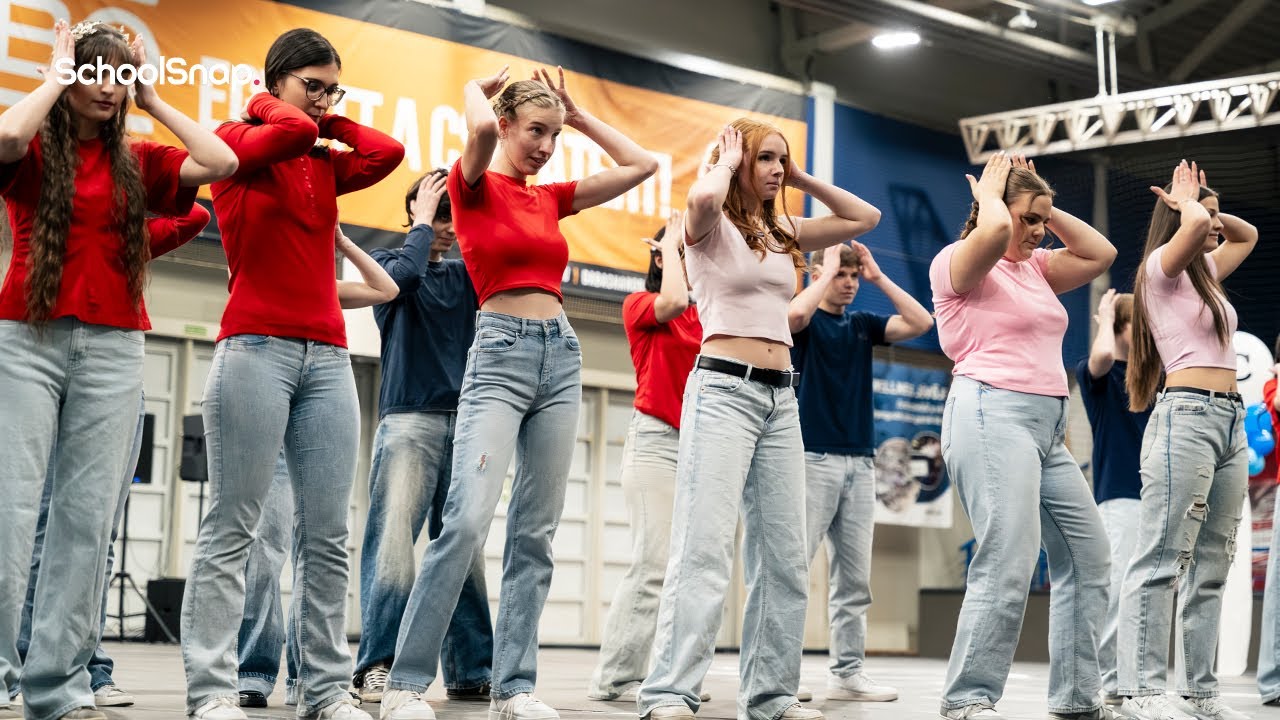 Ócsai Bolyai János Gimnázium 12/C - 2025 Szalagavató Osztálytánc • SchoolSnap.