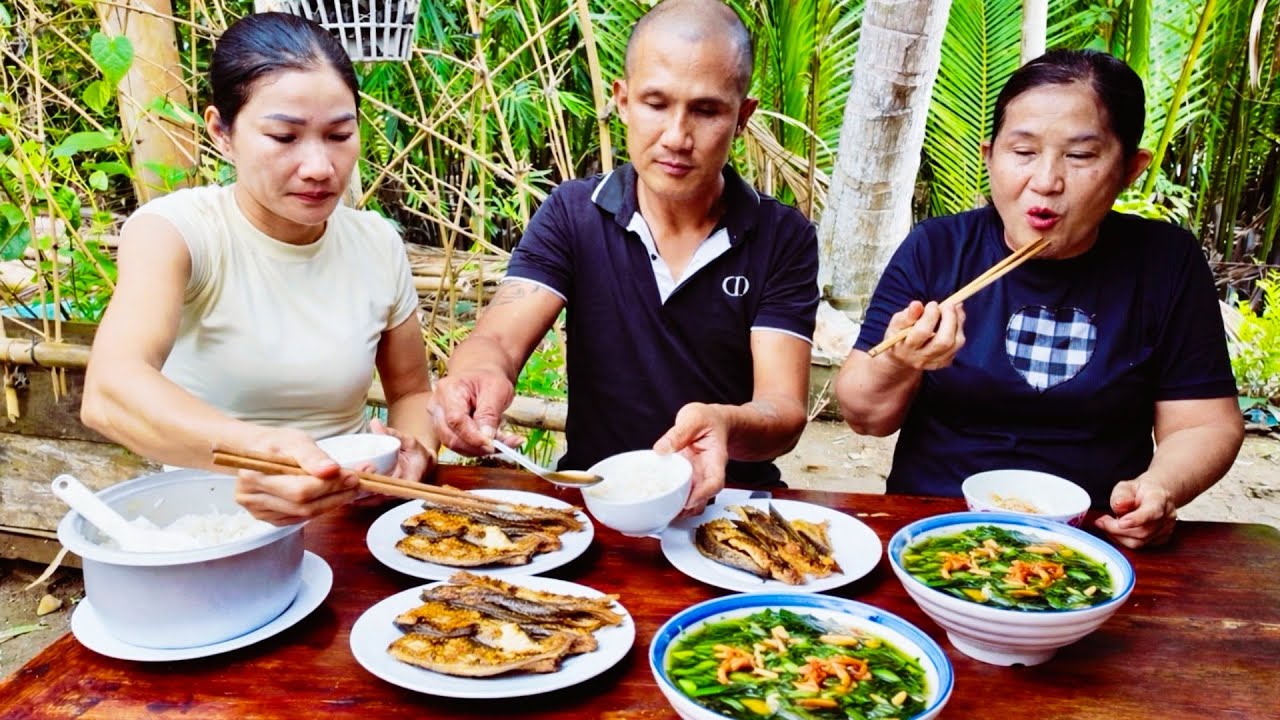 Mới Dọn Ra Đã HẾT SẠCH 60 Tô Bún Bò Cay – Anh Chị Mandy Ủng Hộ 40 Tô