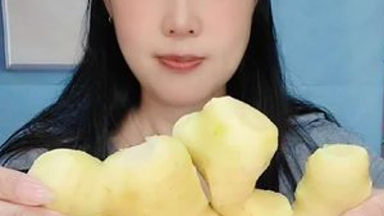 习惯吃早餐时吃几口生姜，这嫩姜姜味淡，拌点折耳根味道不错#记录真实生活 #抖音小助手 #抖音美食推荐官