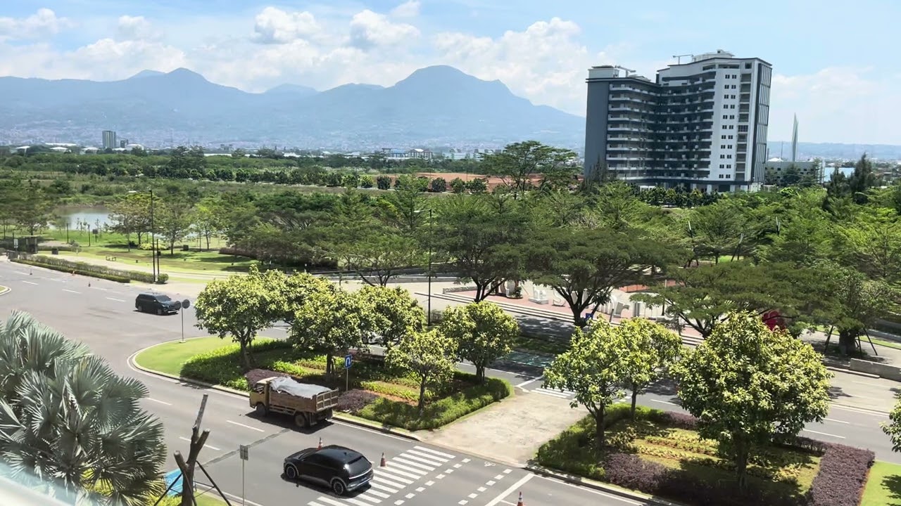 Taman taman #jalanpagi #video summarecon bandung #jalanjalan #summarecon #summareconbandung #fyp 