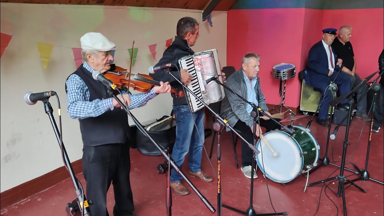 23 08 2025 Śliczna Taneczna MELODIA szkoda że Tak rzadko jest GRYWANA Ludowa ZABAWA w Przysusze